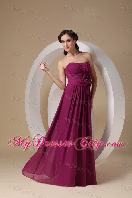 chief bridesmaid wears