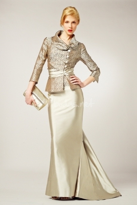 chief bridesmaid wears