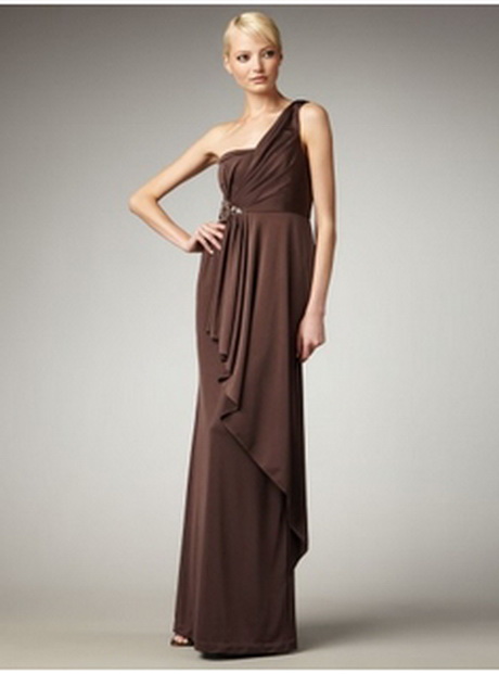 chief bridesmaid wears
