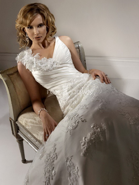 designer-lace-wedding-gowns-84-6 Designer lace wedding gowns