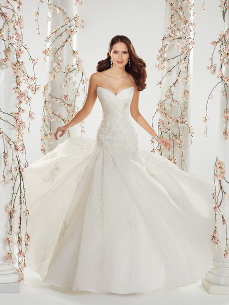designer-wedding-gowns-2014-56-7 Designer wedding gowns 2014