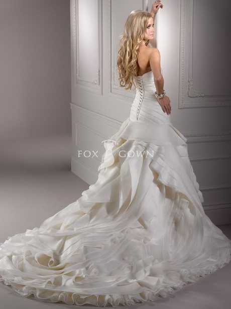 dramatic-wedding-gowns-77-15 Dramatic wedding gowns