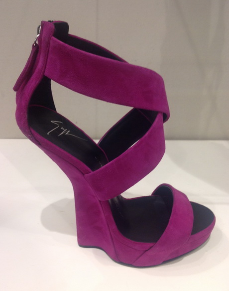 heelless shoes