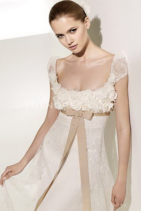 wedding-gowns-for-petite-brides