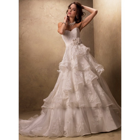 tiered-lace-wedding-dress-12_14 Tiered lace wedding dress