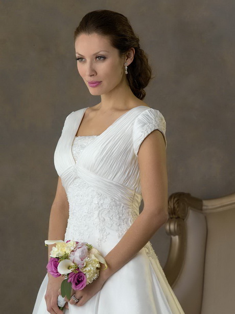 wedding-dress-with-short-sleeves-45_17 Wedding dress with short sleeves