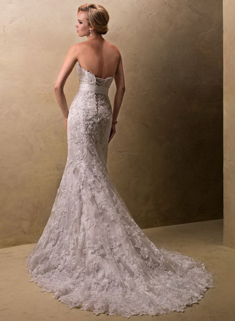 slim-lace-wedding-dress-81_18 Slim lace wedding dress