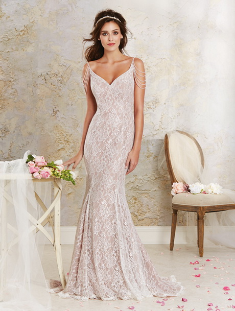 what-to-wear-with-lace-wedding-dress-71_3 What to wear with lace wedding dress