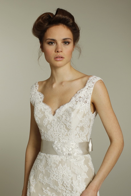 what-to-wear-with-lace-wedding-dress-71_7 What to wear with lace wedding dress