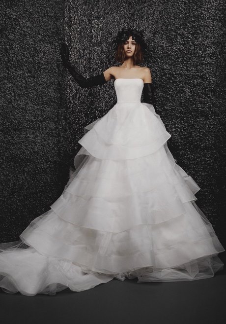 vera-wang-wedding-gowns-2022-02_5 Vera wang wedding gowns 2022