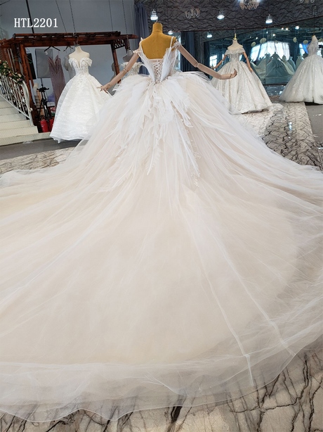 white-wedding-dresses-2022-59_8 White wedding dresses 2022