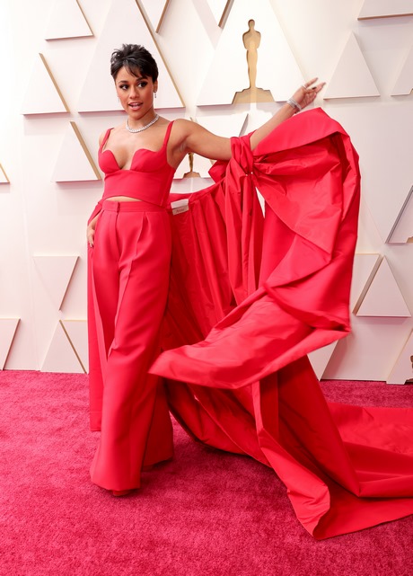 best-outfits-oscars-2023-64 Best outfits oscars 2023