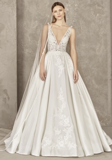 designer-wedding-gowns-2019-84_18 Designer wedding gowns 2019