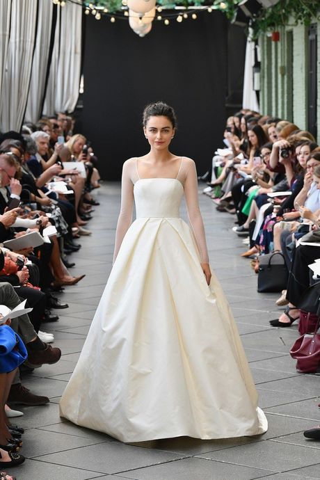 wedding-dress-runway-2019-24_7 Wedding dress runway 2019