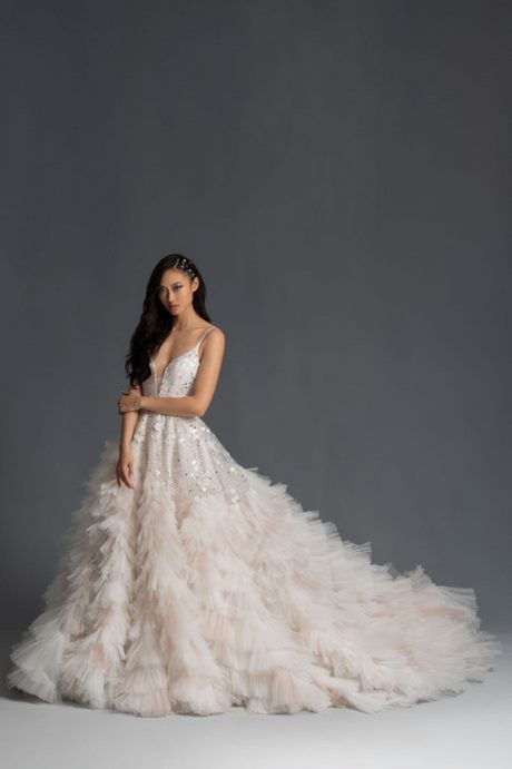 vera-wang-lace-wedding-dresses-2020-81_11 Vera wang lace wedding dresses 2020