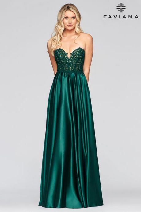 white-and-gold-prom-dresses-2020-70_4 White and gold prom dresses 2020