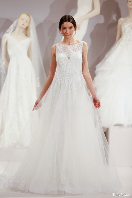 wedding-dress-runway-2016-48_9 Wedding dress runway 2016