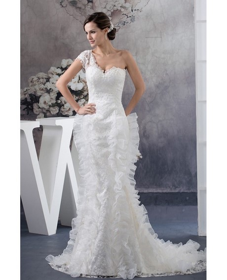 lace-fitted-wedding-dress-with-sleeves-02_9 ﻿Lace fitted wedding dress with sleeves