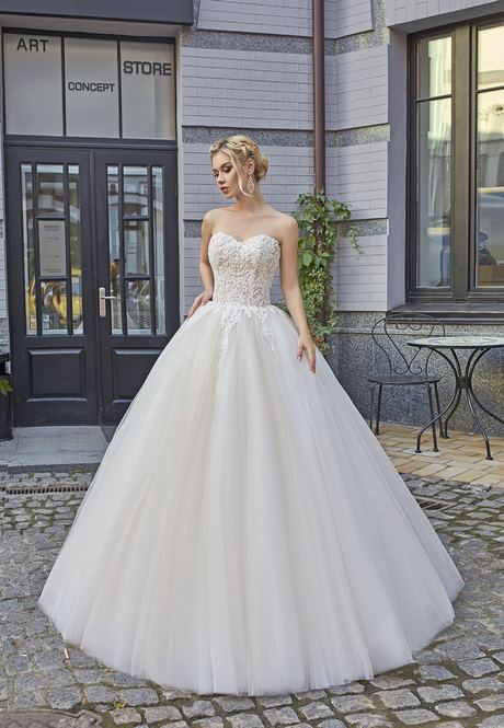 popular-wedding-dress-styles-2021-20_18 Popular wedding dress styles 2021