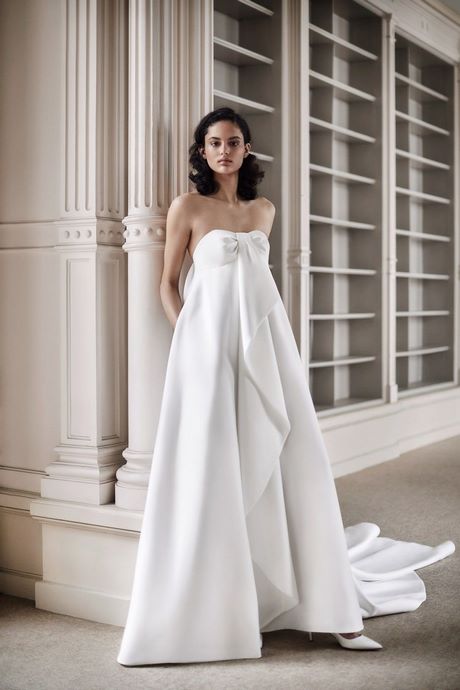 wedding-dress-runway-2021-76 Wedding dress runway 2021