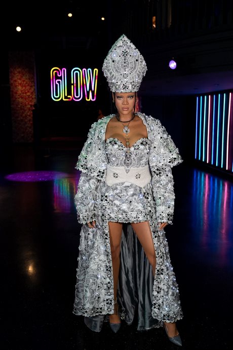 rihanna-2023-met-gala-dress-05_13 Rihanna 2023 met gala dress