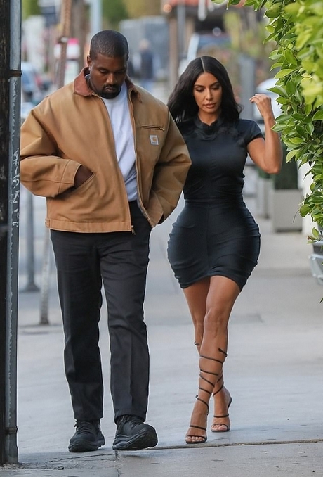 kim-kardashian-black-dress-2022-67_10 Kim kardashian black dress 2022