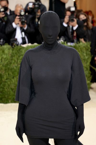 kim-kardashian-black-dress-2022-67_14 Kim kardashian black dress 2022