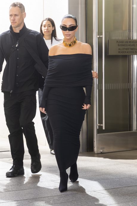 kim-kardashian-black-dress-2022-67_8 Kim kardashian black dress 2022