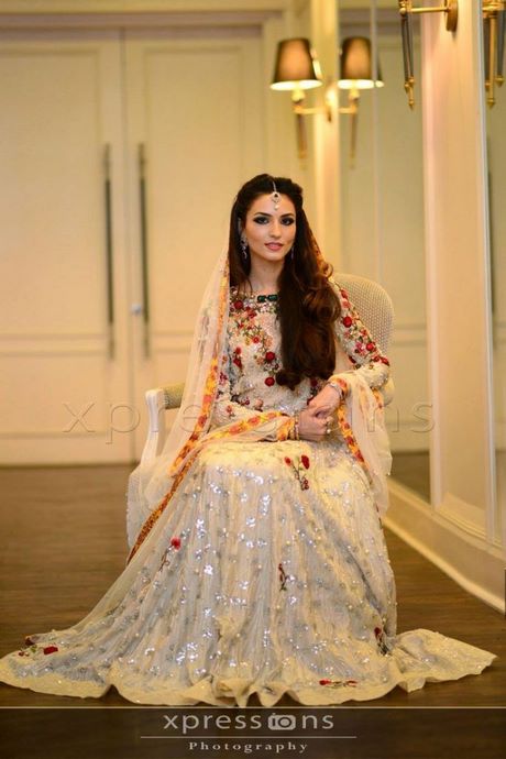 latest-engagement-dresses-for-bride-2022-54_3 Latest engagement dresses for bride 2022