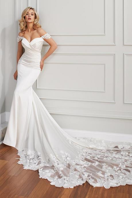 crepe-fit-and-flare-wedding-dress-31_2 Crepe fit and flare wedding dress
