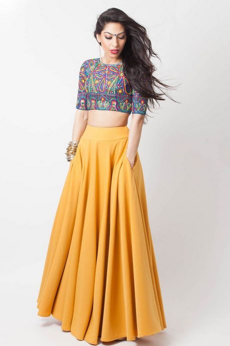 short-blouse-and-long-skirt-71_13 Short blouse and long skirt