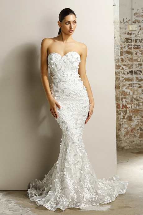 strapless-fit-and-flare-wedding-dress-84_18 Strapless fit and flare wedding dress