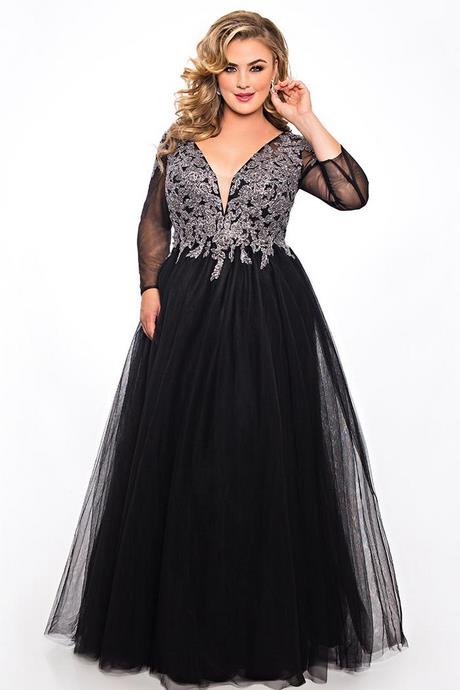black-plus-size-prom-dresses-2022-78_16 Black plus size prom dresses 2022