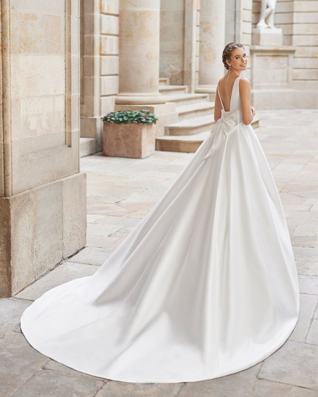 simple-elegant-wedding-dresses-2022-90_10 Simple elegant wedding dresses 2022