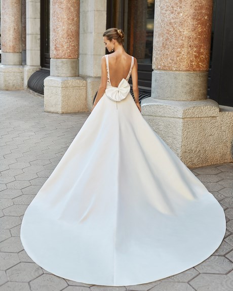 simple-elegant-wedding-dresses-2022-90_13 Simple elegant wedding dresses 2022