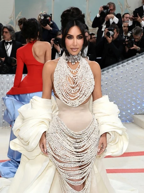 kim-kardashian-red-carpet-dress-2023-64_9-14 Kim kardashian red carpet dress 2023