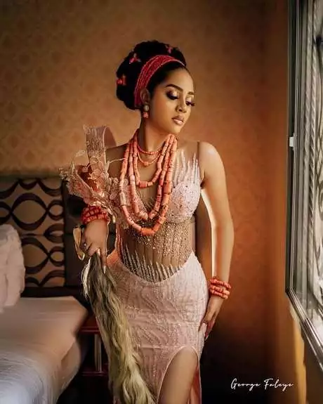 nigerian-traditional-wedding-dresses-2023-99_9-17 Nigerian traditional wedding dresses 2023