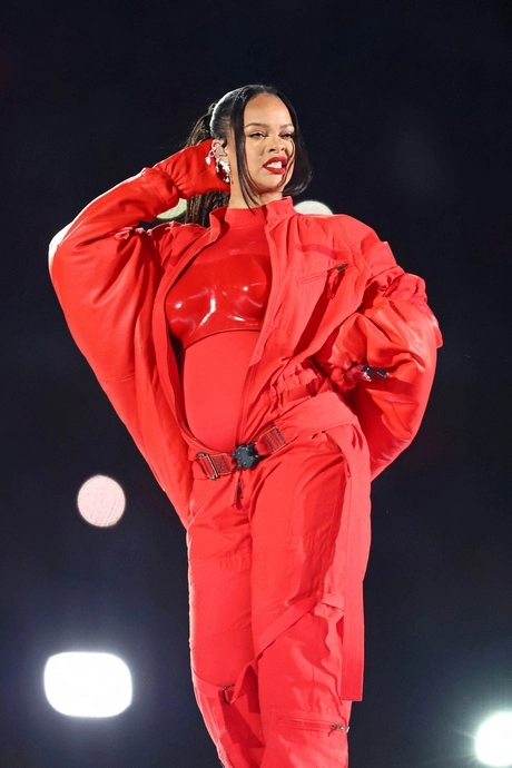 rihanna-red-dress-grammys-2023-90_9-15 Rihanna red dress grammys 2023