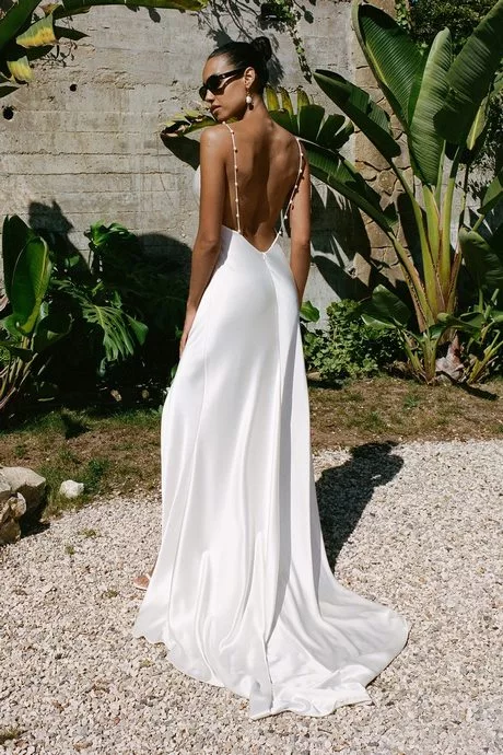 wedding-gown-2023-49_15-8 Wedding gown 2023