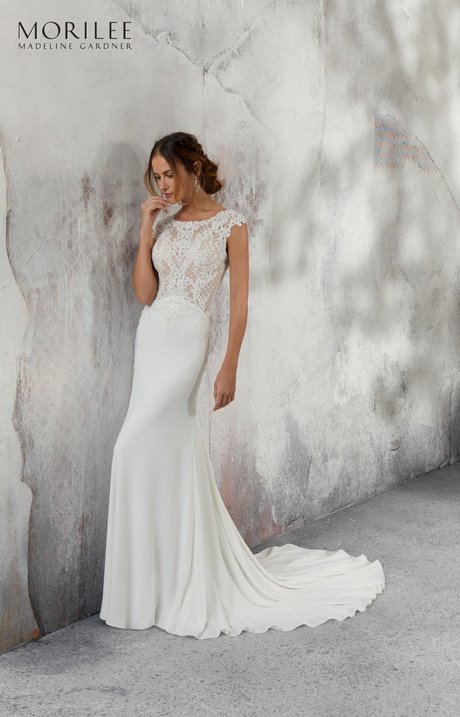 lace-fitted-wedding-gowns-74_14 Lace fitted wedding gowns