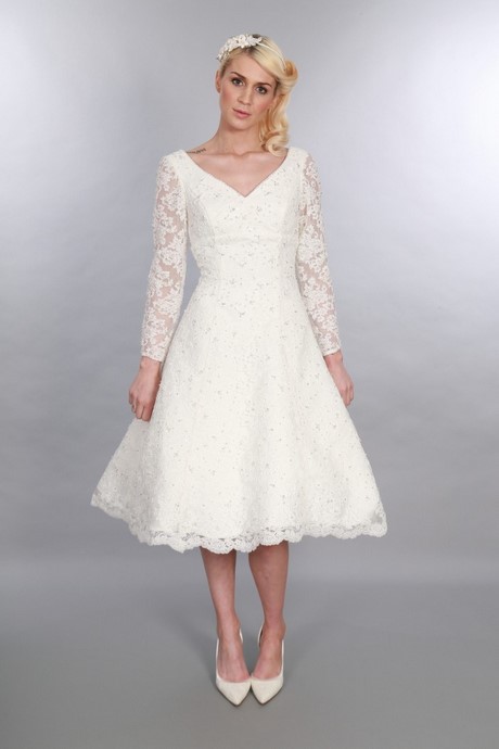 lace-long-sleeve-short-wedding-dress-94_18 Lace long sleeve short wedding dress