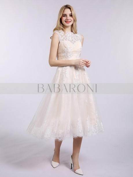 lace-short-wedding-dress-with-sleeves-18_17 Lace short wedding dress with sleeves