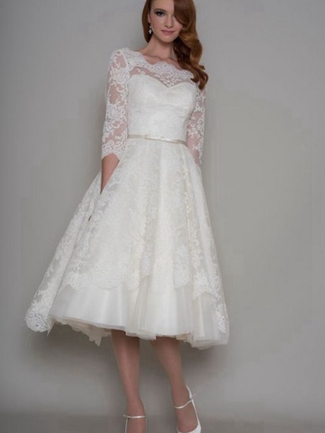 lace-short-wedding-dress-with-sleeves-18_2 Lace short wedding dress with sleeves