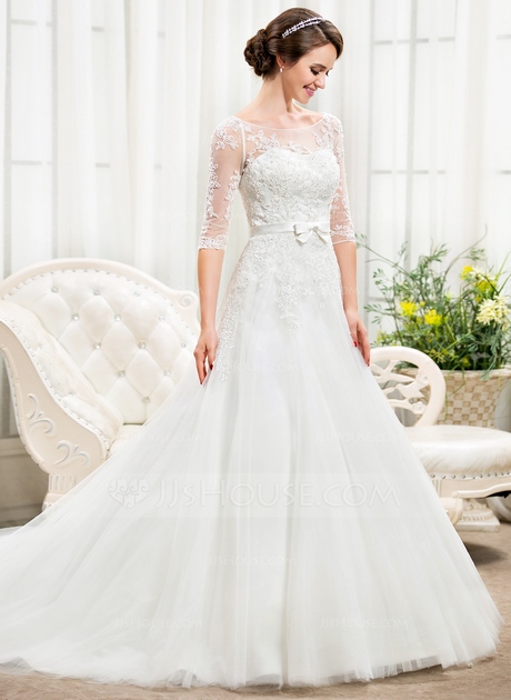 lace-wedding-dress-with-bow-60_11 Lace wedding dress with bow