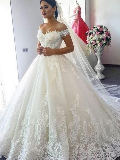 lace-wedding-dress-with-train-23_12 Lace wedding dress with train