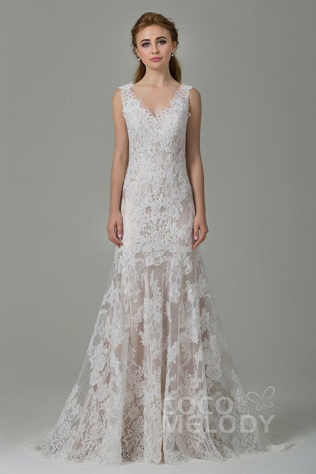 lace-wedding-dress-with-train-23_18 Lace wedding dress with train