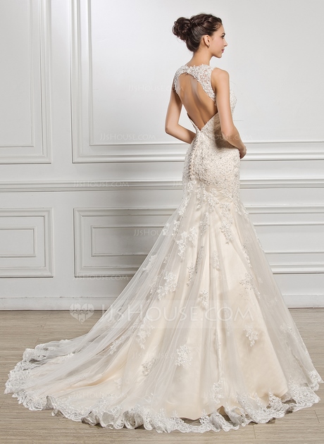 lace-wedding-dress-with-train-23_4 Lace wedding dress with train