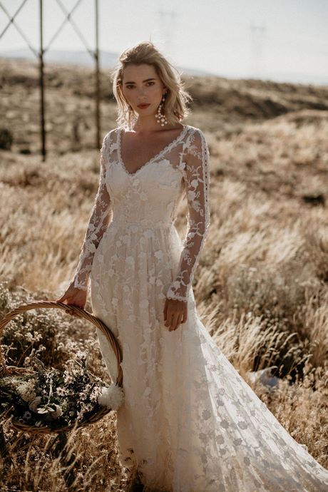 lace-with-sleeves-wedding-dresses-83_17 Lace with sleeves wedding dresses