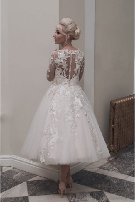 long-sleeve-short-lace-wedding-dress-65_17 Long sleeve short lace wedding dress