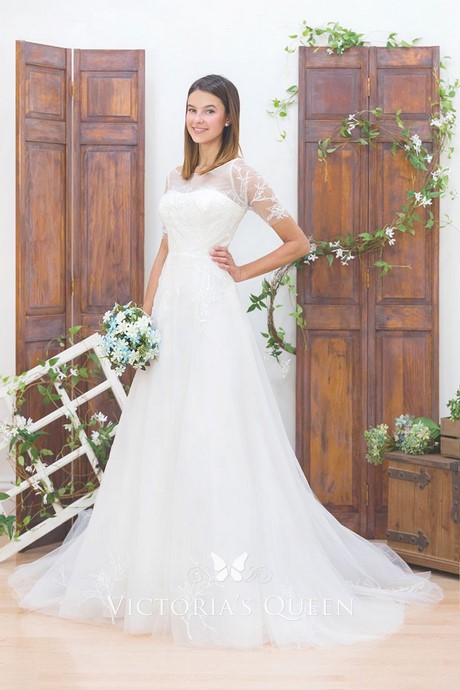 short-lace-sleeve-wedding-dress-45_11 Short lace sleeve wedding dress